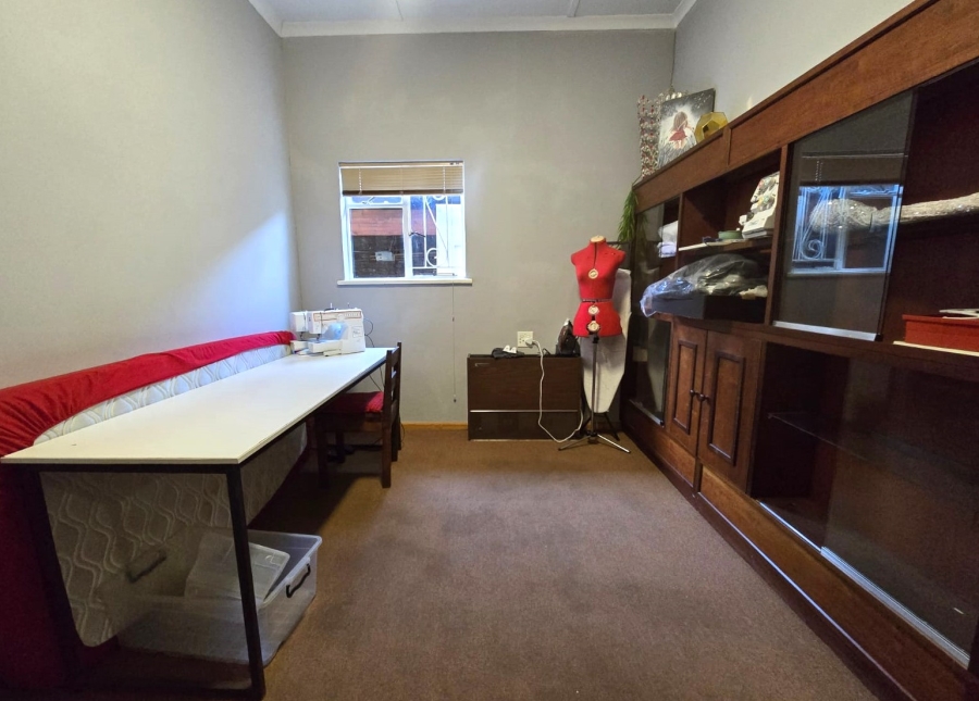 5 Bedroom Property for Sale in Lemoenkloof Western Cape